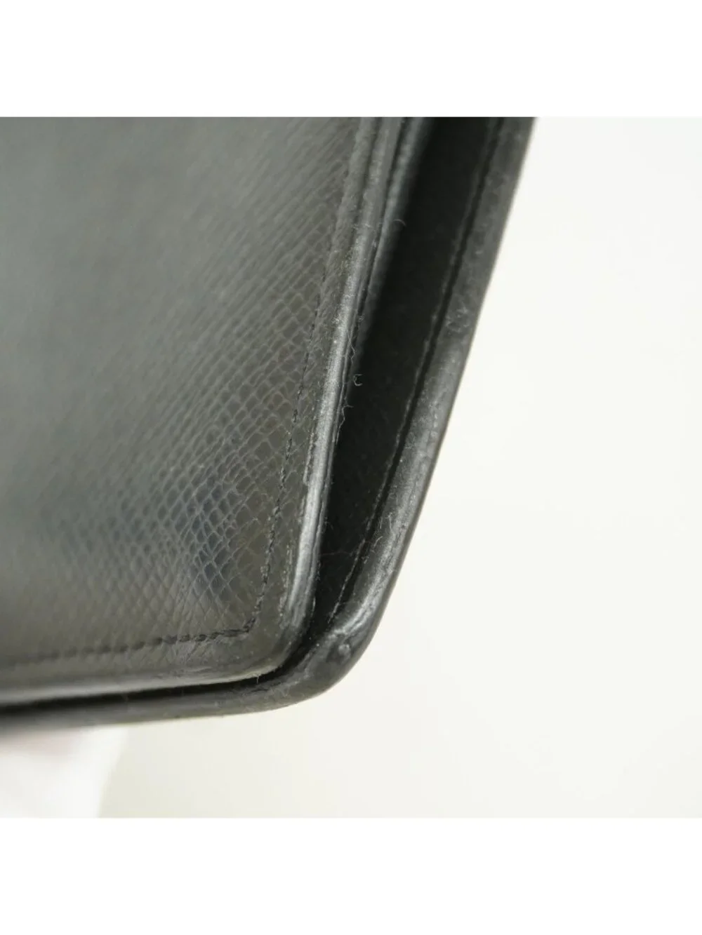 Louis Vuitton Wallet Taiga Portefeuille Brazza Noir